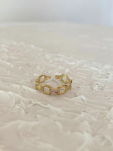 La bague Julia dorée en acier inoxydable pour femme de chez Au Bonheur de Sophie